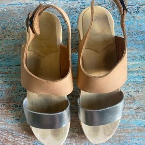 No. 6 strappy sandal clogs in amazing shape